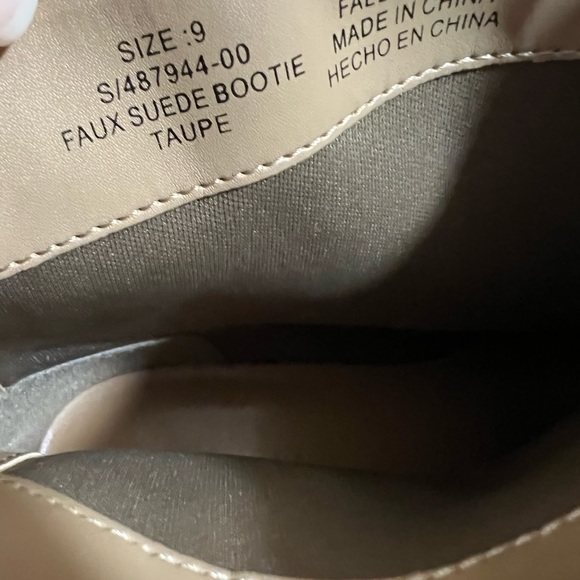 Banana Republic Womens Fuax Suede Solid Bootie Boots, Taupe Size 9. - Picture 7 of 9